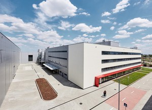 英飞凌在匈牙利设立新厂，用於大功率半导体模组的组装和测试，以推动作为全球碳减排关键的汽车电动化进程。