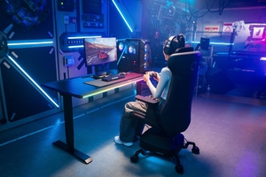 酷码科技结合D-BOX专利技术推出全球首款配备触觉反??的「MOTION 1 超体感电竞椅」，以超拟真体感轻松打造4D电影院效果。