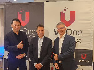左起：Masanori Namba（全球總部汽車業務副總裁），Mahendra Negi（董事長），以及Max Cheng（執行長），共同出席VicOne日本全球總部成立記者會。