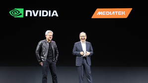NVIDIA CEO黄仁勋（左）亲临现场．肯定双方的合作。联发科技??董事长暨执行长蔡力行（右）