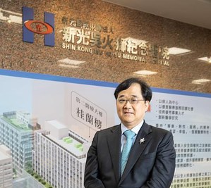新光醫院副院長洪子仁表示，與遠傳電信攜手完成醫療數位轉型，提升醫療照護品質，並打造綠色機房，致力實踐ESG。