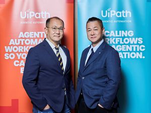 图一:UiPath大中华区区域??总裁陈名璋(左)、UiPath资深产品技术顾问蔡君浩(右)