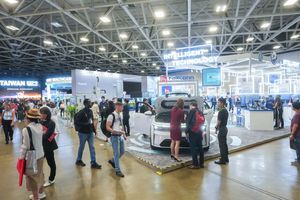 鴻海科技集團特別展出旗下純電SUV「MODEL C」北美版、全新AI伺服器平台，以及分佈在智慧製造與智慧城市等領域的AI應用發展。