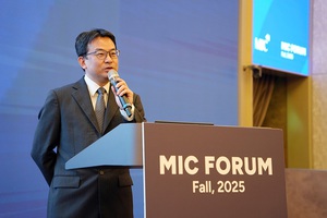 资策会MIC产业顾问潘建光分析，川普2.0施政仍有高度不确定性，政策变动将影响产业长期布局。