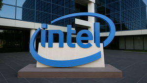 Intel正與長年競爭對手 AMD進行初步接觸,探討建立晶圓代工合作關係。