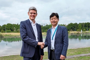 Infineon 零碳工業功率事業部總裁 Peter Wawer（左）ROHM 常務執行董事 伊野和英（右）