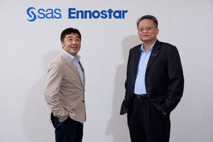 图一_SAS台湾区总经理龚律安（左）、富采投资控股资讯长赵??厌