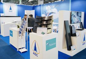 漢翔於JEC World 2026展出熱塑複材亮點產品「曲面門板」(Curved Shell)