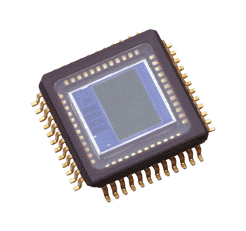 《图二 CMOS影像传感器因为供电设计简易、省电、低廉且小体积，将在数年内大幅挤压CCD影像传感器的市场空间，图为OmniVision公司的CMOS彩色影像传感器：OV7940-Q》