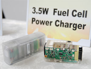 《圖三　台灣自製3.5W的DMFC可攜式燃料電池原型，將於2008年量產上市。》