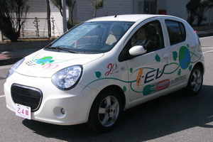 《图一 车辆中心所展示自立研发的升级版纯电动车i-EV2》