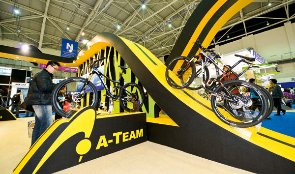 Figure I: Twin cycling titans Giant and Merida have joined hands in an endeavor seeking to upgrade Taiwan's cycling industry by integrating its entire production chain The photo shows the 2014 Taipei International Cycle Show, an event attended by buyers from around the world..