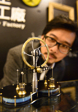 Figure 1 :  Mr. Sci’s Science Toy Factory founder Kevin Lin aims to make science fun through well-designed, entertaining products. The photo shows a Stirling heat engine.