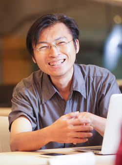 Figure 1 :   Greg Tsai