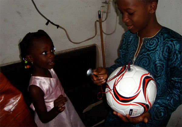 Figure 1 :   From the case of lighting for football in Africa, it is apparent that the types of energy harvesting have already become more diverse.