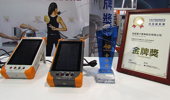 Figure 3 :   Gwintek’s brand new GDS-300/200 complete touch control oscilloscope won first prize for technological innovation.