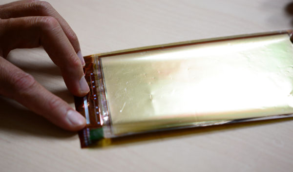 Figure 2 :   ITRI‘s foldable AMOLED display panel