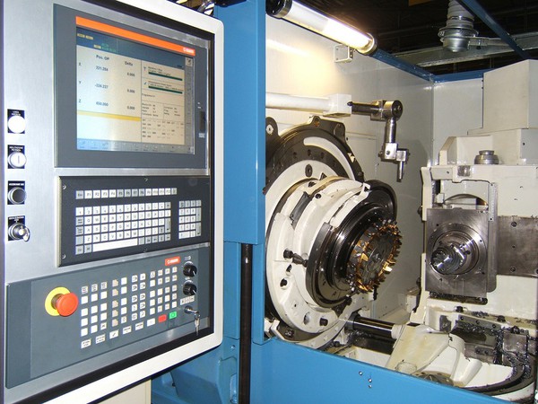 圖3 : 瑞士齒輪加工機CNC控制器大廠NUM，也提出相關開放性軟硬體NUMgear解決方案，已完全整合到目前Flexium+控制系統中，並提供了互動式人機介面。（source：num.com）