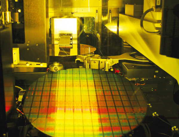 Figure 4 :   TSMC commands over 50% of the entire wafer foundry market and an even more dominant share of over 90% in the AI advanced chip application market.(source:TSMC)