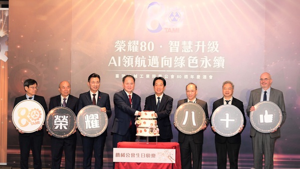 圖二 : 適逢機械公會80週年慶生,莊大立也呼應總統的期許,利用AI+智慧機械投入國防工業,一起來報國!
