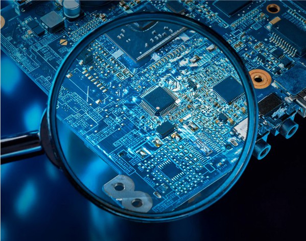 圖一 : 一片晶圓的生產週期長達數月，需經過上千道複雜工序。