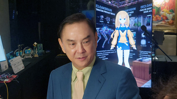图一 :   ??创科技董事长卢超群