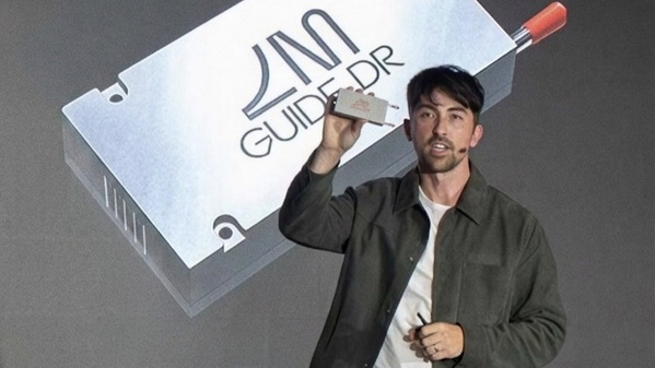 圖一 :    Lightmatter 創辦人暨執行長?Nick Harris 博士表示透過?Guide DR提供擴展共同封裝光學所需的基礎雷射創新
