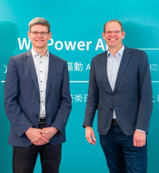 圖二 : 英飛凌電源與感測系統事業部總裁Adam White(右)、英飛凌零碳工業功率事業部總裁Peter Wawer(左)。