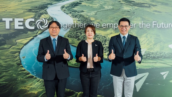 图一 : 图左至右：东元电机总经理高飞鸢、东电绿能执行长林美伶、盛齐绿能董事长陈振乾