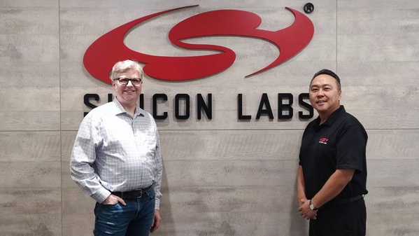 圖一 :   Silicon Labs首席產品經理 Rob Alexander(左)、Silicon Labs 台灣區總經理寶陸格(右)