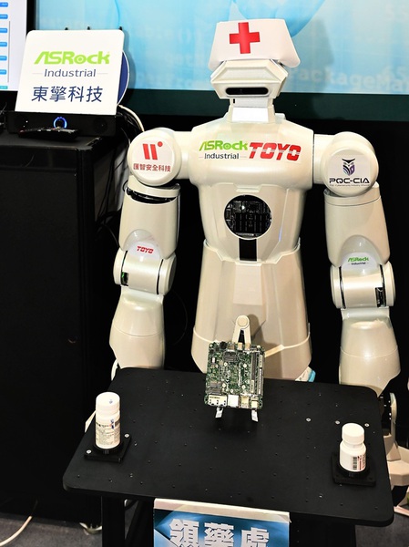 圖三 : 東擎科技攜手東佑達、工研院，打造可信任機器人（Trustworthy Robot）。