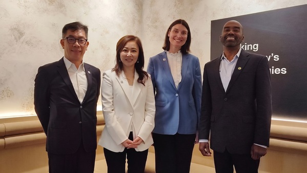 圖一 :   (左起)Qnity亞太區總裁陳俊達、Qnity先進電路與封裝事業部 副總裁暨總經理周圓圓、Qnity半導體技術研發 副總裁Julia Woertink、Qnity全球商務與策略長Sam Ponzo