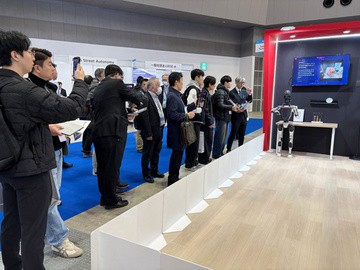 圖三 : 所羅門於iREX 2025展示人形機器人，運用NVIDIA Jetson與Isaac GR00T完成由語意指令、環境理解到移動與抓取的流程。照片／所羅門科技。