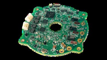 圖五 :  TI TIDA-010979以直徑70mm PCB實現48V、1kW機器人關節馬達控制，整合GaN功率級、即時MCU、隔離電流感測與工業乙太網。（照片：TI）