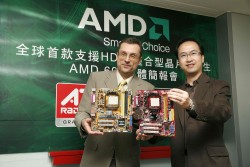 左：销售暨营销副总裁Jochen Polster 右：AMD视觉绘图产品事业群亚太区通路业务总监 周梓钢