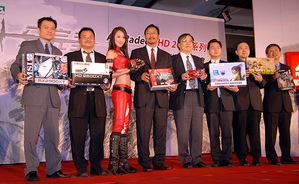AMD与台湾伙伴共同推出全球第一款65奈米显示适配器产品,并邀请名模隋棠(左三)代言