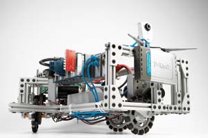 FIRST Robotics Competition(FRC)選擇NI CompactRIO為新一代的機器人控制系統。（來源：廠商）