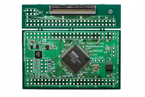 全彩支援，以及最高解析度可達480 x 272的Epson S1D13781顯示控制IC
