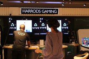 全台廣設Vive體驗區與全球首間Vive快閃店進駐英國Harrods精品百貨4月起陸續登場。
