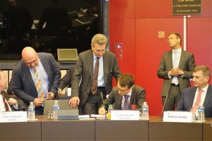 英飛凌以ECSO成員的身分參加了位於法國史特拉斯堡的歐洲議會舉辦的簽約儀式。