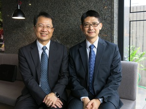 UL安全認證台灣總經理陳宗弘（左）表示，許多技術安全問題需求，會隨著市場的改變而有所變化。右為UL研發技術部協理王凱魯。