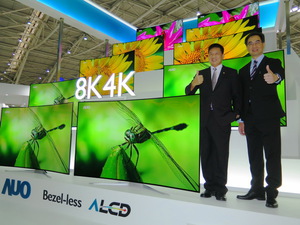 友達推出全系列8K4K顯示器。左為友達光電董事長暨執行長彭(又又)浪，右為總經理暨營運長蔡國新。（攝影/王岫晨）