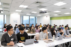 台灣微軟聯手政治大學施筆獸計畫團隊，為40位有志從事偏鄉程式教育的大學生進行師資培育，助力學生透過服務隊計畫將程式教育帶給偏鄉兒童，降低城鄉落差。