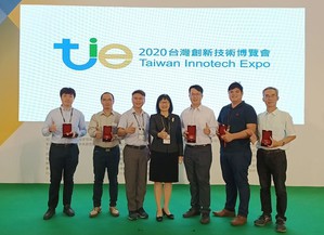 2020台湾创新技术博览会(9/26)金属中心得奖技术相关负责人与经济部智慧财产局局长洪淑敏合影。(source:金属中心)