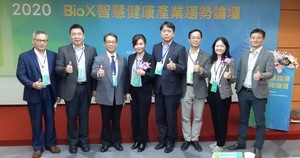 「BioX智慧健康產業趨勢論壇」與會講者合影。(攝影/陳復霞)