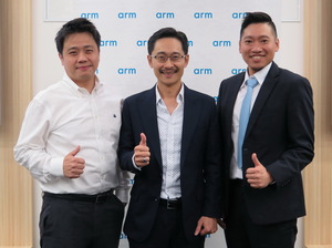 Arm台湾总裁曾志光(中)、应用工程总监徐达勇(左)、与首席应用工程师黄彦钦