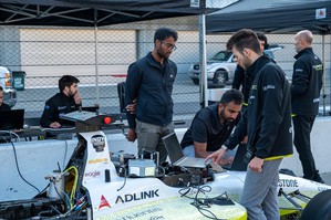 凌华科技为全球首场于印第安纳波利斯赛车场举行的高速Indy自动驾驶挑战赛（IAC）提供AI运算平台与支援开放原始码软体。