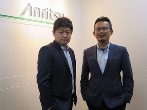 台灣安立知業務暨技術支援部經理林光韋（右）、業務暨技術支援部副理林昇鴻（左）