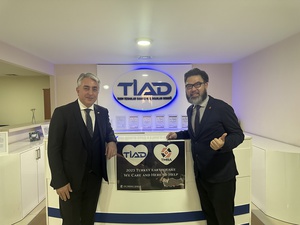 工具机公会(TMBA)理事长陈伯隹(右)拜访土耳其工具机协会(TIAD)理事长Fatih Varlik(左)。