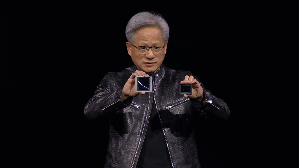 黄仁勋指出，新一代GPU架构将驱动全新工业革命。